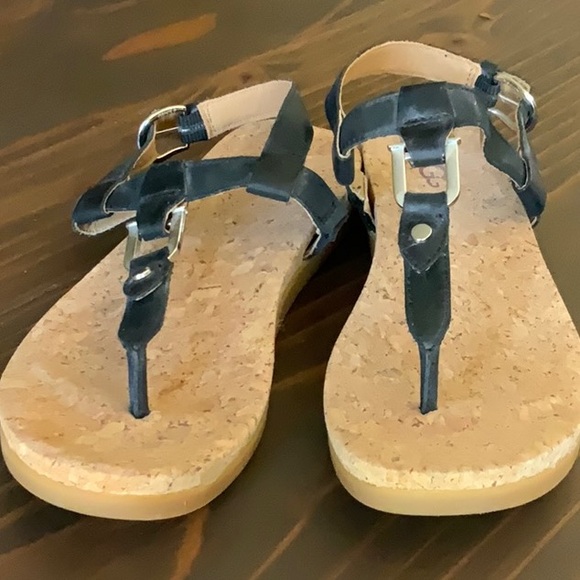 Ugg Sandals - Picture 2 of 6